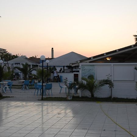 Torquemada Beach Club Margherita Di Savoia Bagian luar foto