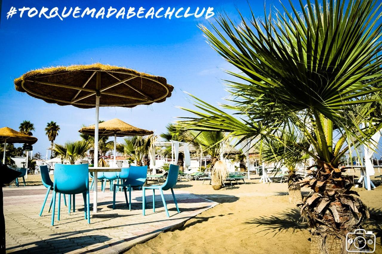 Torquemada Beach Club Margherita Di Savoia Bagian luar foto